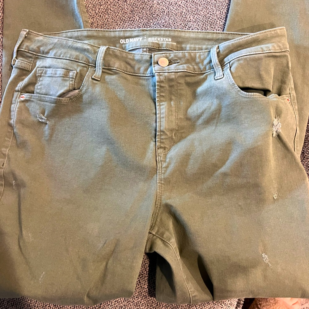 Old Navy Women’s mid rise distressed jeans size 16